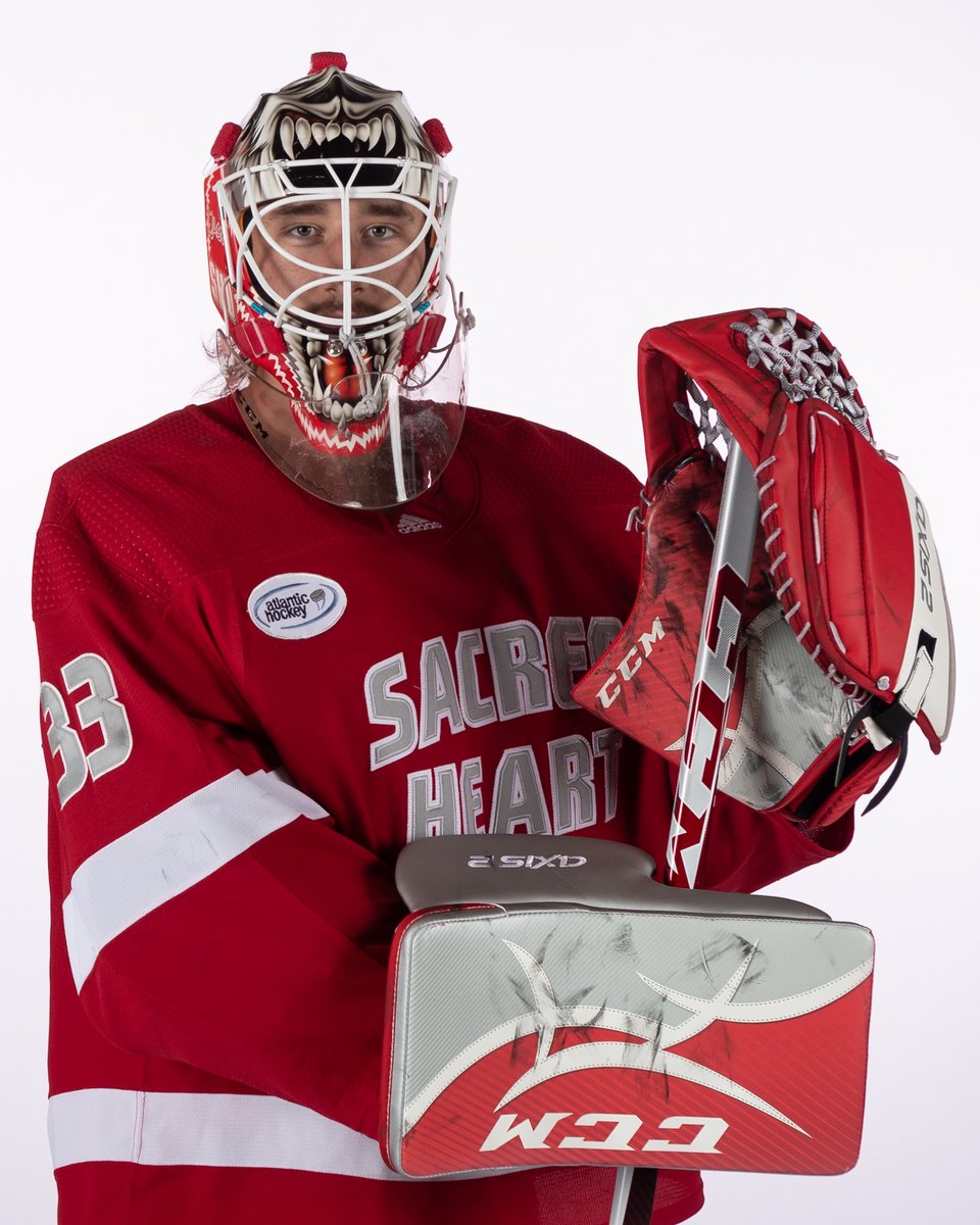 Amazing glove save by Luke Lush to keep the Pioneers up 4-1 in the second period with four minutes remaining!