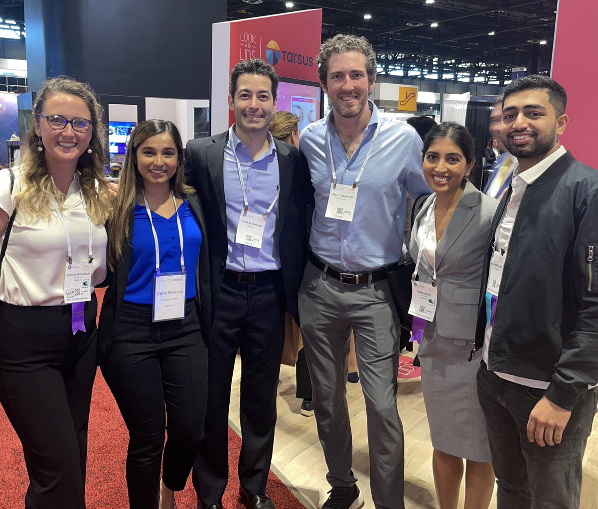 !!! IYKYK !!!! So cool to meet @DGlaucomflecken at @aao_ophth today- thanks for bringing so much joy to medicine and for spending your birthday with a few big fans. 🎈🥳#aao #aao2022 #aaoyo2022 #Ophthalmology #ophthotwitter