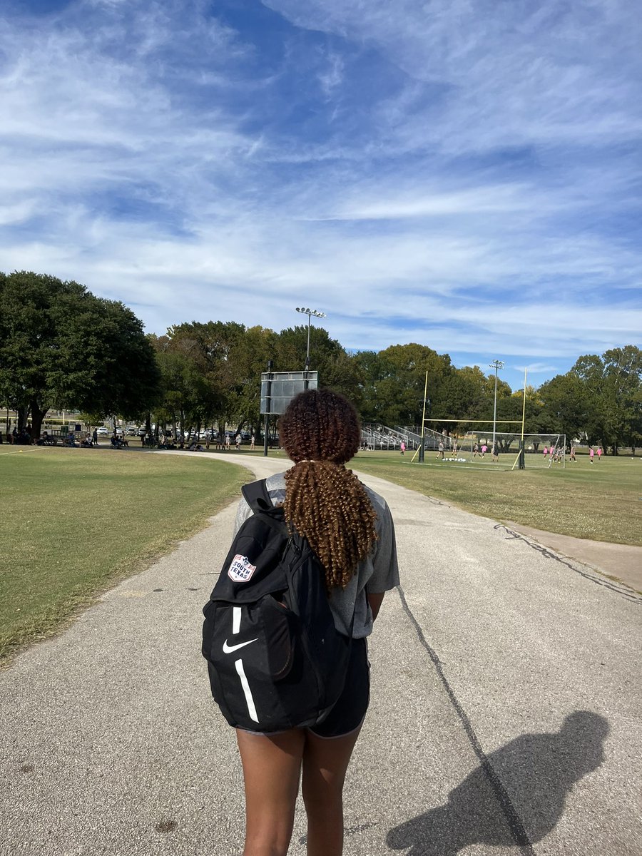 SydneePope15's tweet photo. Walking into the first ODP practice of the season ⚽️#stxodp @STYSASoccer @ImCollegeSoccer @PrepSoccer https://t.co/uuyGCQEhHV