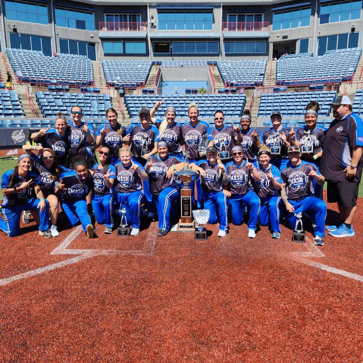 USSSASlowpitch's tweet photo. Womens Major World Series 
🏆CHAMPIONS🏆
SMASH IT/DERBY GIRLS/LACLEAR/EASTON
#PlayUSSSA #CUSSSA https://t.co/Zk5TUmAN00