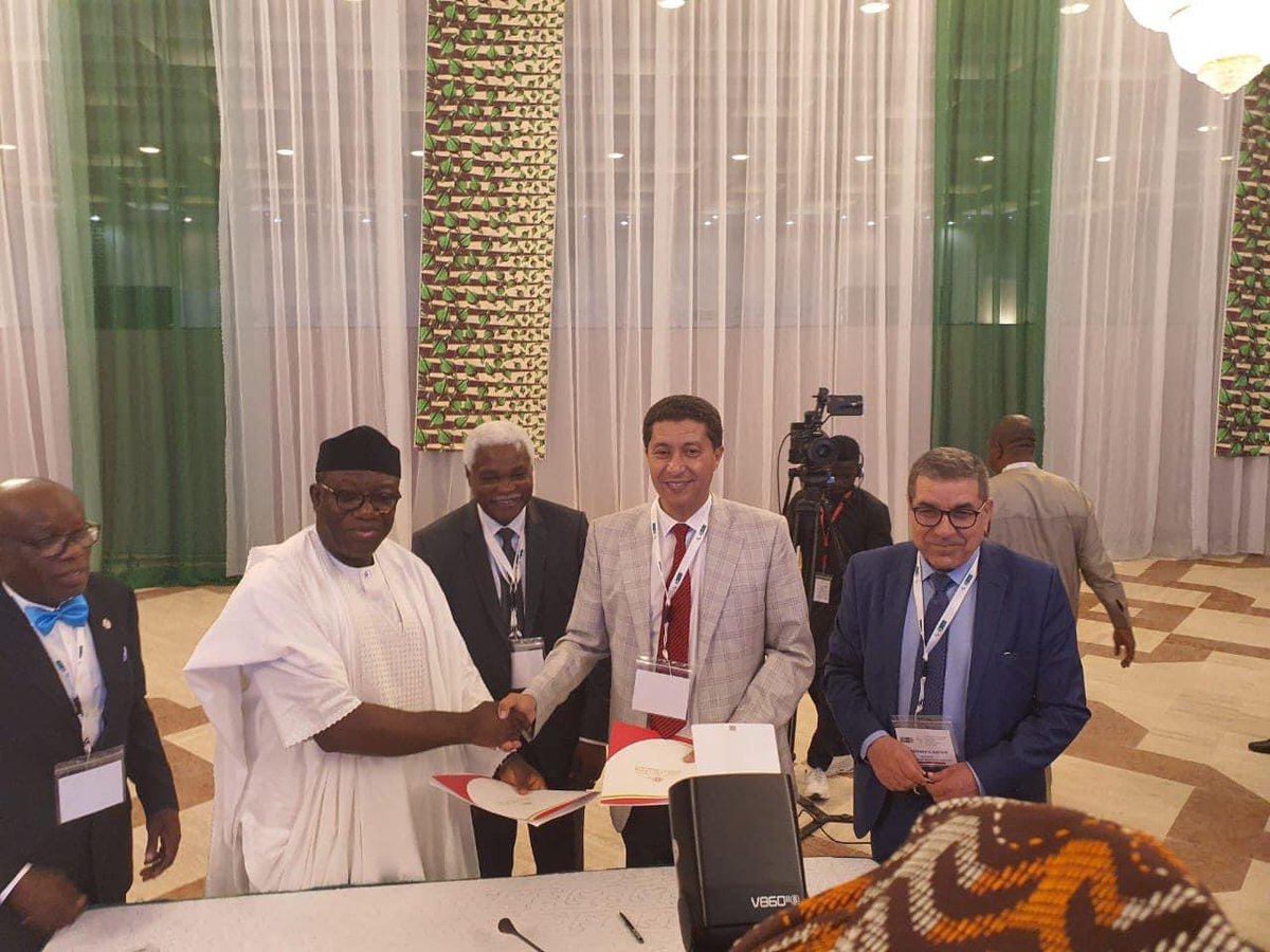 hamdiitayeb's tweet photo. Le Nigeria et le Maroc signent un mémorandum d'entente en matière de décentralisation 
Secrétaire générale (ARM), #Abdennabi_Biioui, et par le gouverneur de l'État d'Ekiti, président du Forum des gouverneurs nigérians (NGF), #John_Olukayode_Fayemi. https://t.co/RZJLBRjoWw