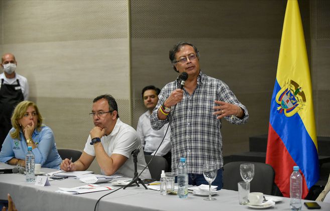 elespectador's tweet photo. Disminuyeron asesinatos de líderes sociales tras planes de paz del Gobierno Petro.
https://t.co/icxbk5bVU3 https://t.co/J4O66aSWTA