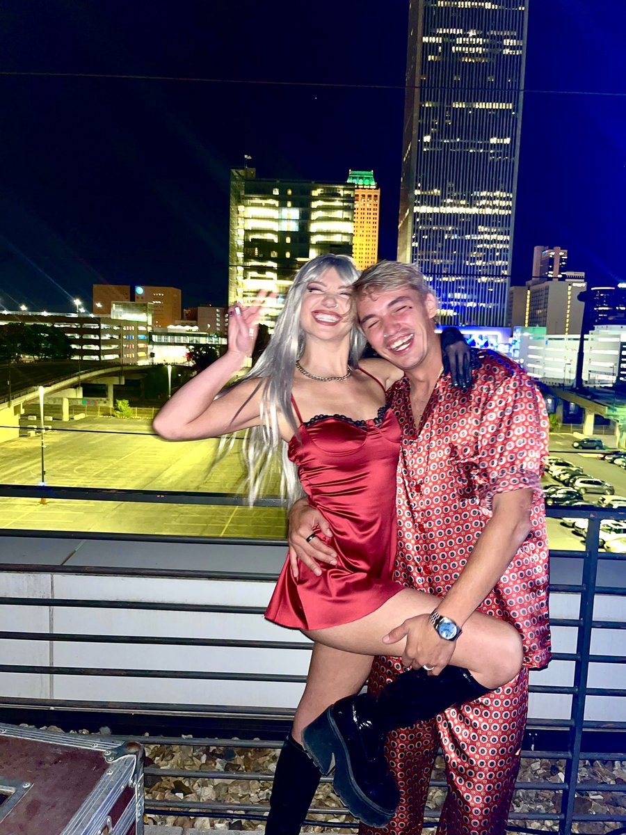 The Twittersphere saw it first!!!!! ♥️♥️♥️ <a href="/DR_Scullawl/">Dylightful</a>