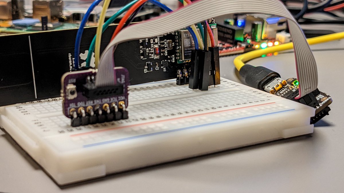 Flashing some b-parasite devices designed by <a href="/rbaron_/">Raphael</a>! Don't have a J-Link at hand but flashing works fine with the amazing #blackmagicprobe from <a href="/1bitsquared/">@1bitsquared but not here</a> 😎