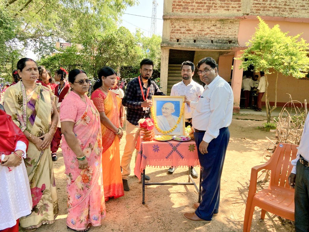 Navneet00685544's tweet photo. Celebrated Gandhi Jayanti at Rajkiyakrit Middle School Toto by  THC fellow.Under this program in which all the top performance groups were honored with certificates and encouraged to follow Gandhiji's ideals in their future.@shelleyuma1 @AnamayaTHC @PiramalS @PiramalFdn @DCGumla https://t.co/NgqNCsXPOL