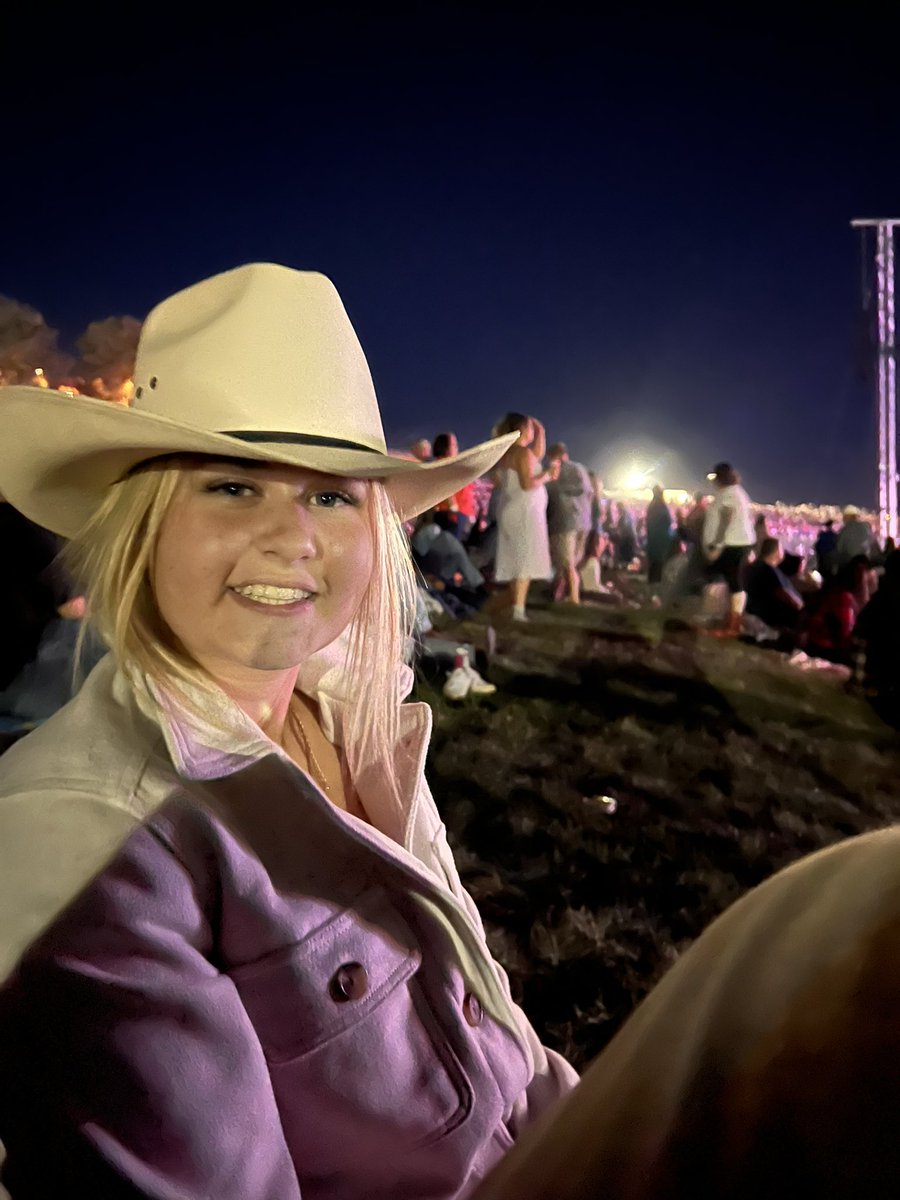 jilby40's tweet photo. Garth in Branson was amazing! https://t.co/3i9aemjchf