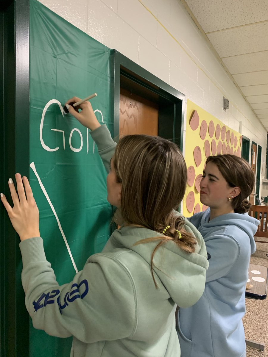 AmeliaCounty_HS's tweet photo. ITS HOMECOMING WEEK!! Thanks to everyone who came out to help us decorate our hallways! 💚💛 #HoCo22 #RaidersRISE #EveryRaiderEveryDay #TeamAmelia #EngageTogether #PromoteThePositive https://t.co/dfDZG5tVwA