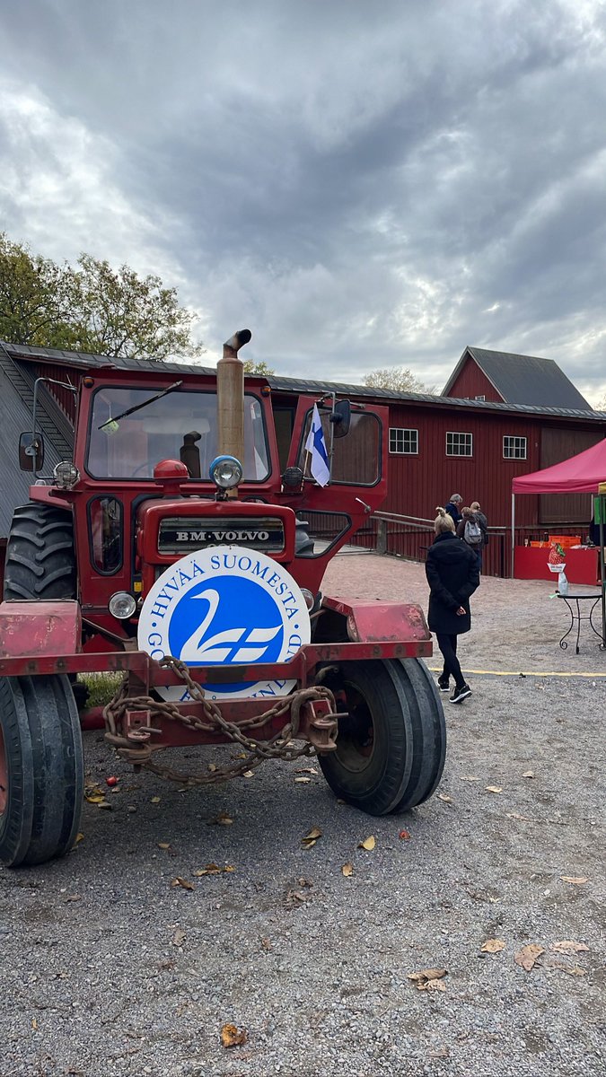 Juuso_R's tweet photo. Fiskars Slow Food Festival kuuluu syksyyn, mukavaa että se on jälleen vahvana takaisin. Lähiruokapuhetta @ @FiskarsVillage 🍗🥕🚜 #kotimaisuus @HyvaaSuomesta https://t.co/dlzxnY2uJy