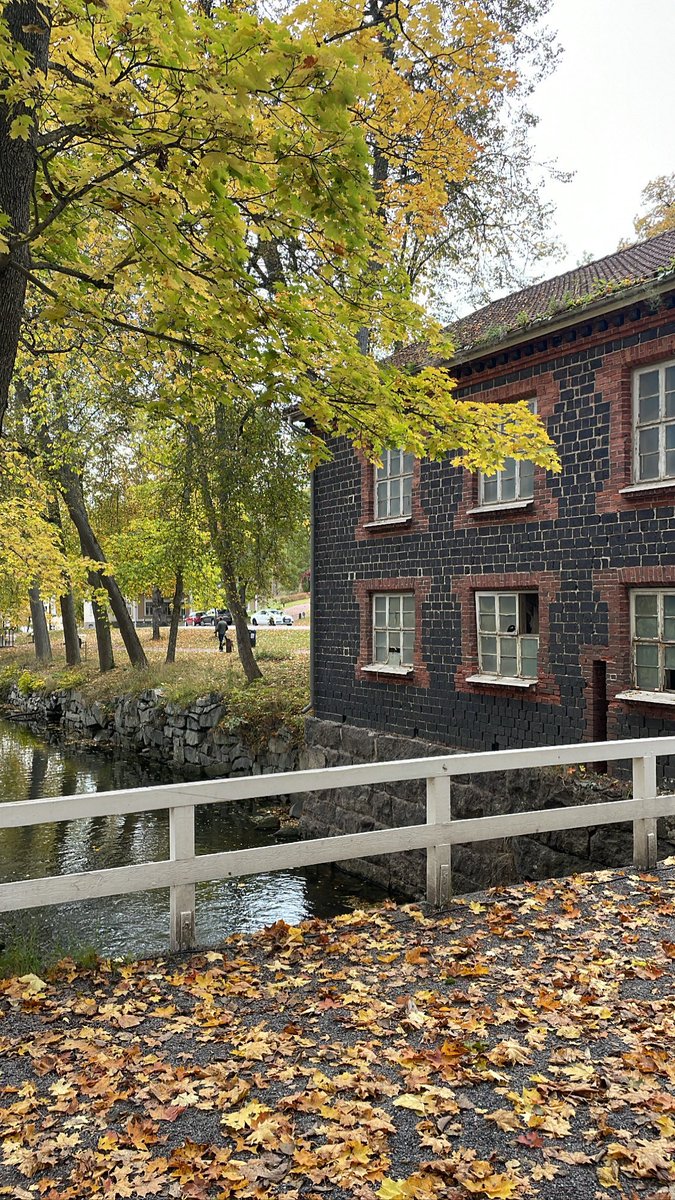 Fiskars Slow Food Festival kuuluu syksyyn, mukavaa että se on jälleen vahvana takaisin. Lähiruokapuhetta @ <a href="/FiskarsVillage/">Fiskars Village</a> 🍗🥕🚜 #kotimaisuus <a href="/HyvaaSuomesta/">HyvääSuomesta</a>