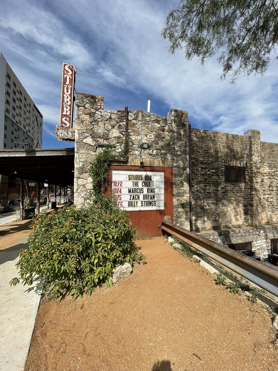 Zap_City13's tweet photo. @officialcult Ready to go in #Austin at @StubbsAustin ! Legendary venue, transcendent band, beautiful evening, it's going to be a great night! And staying just one block away from Stubb's! @TheBillyDuffy @ASTBURY @officialcult #BadFun 🔥🔥🔥 https://t.co/xAsYsyAA4X