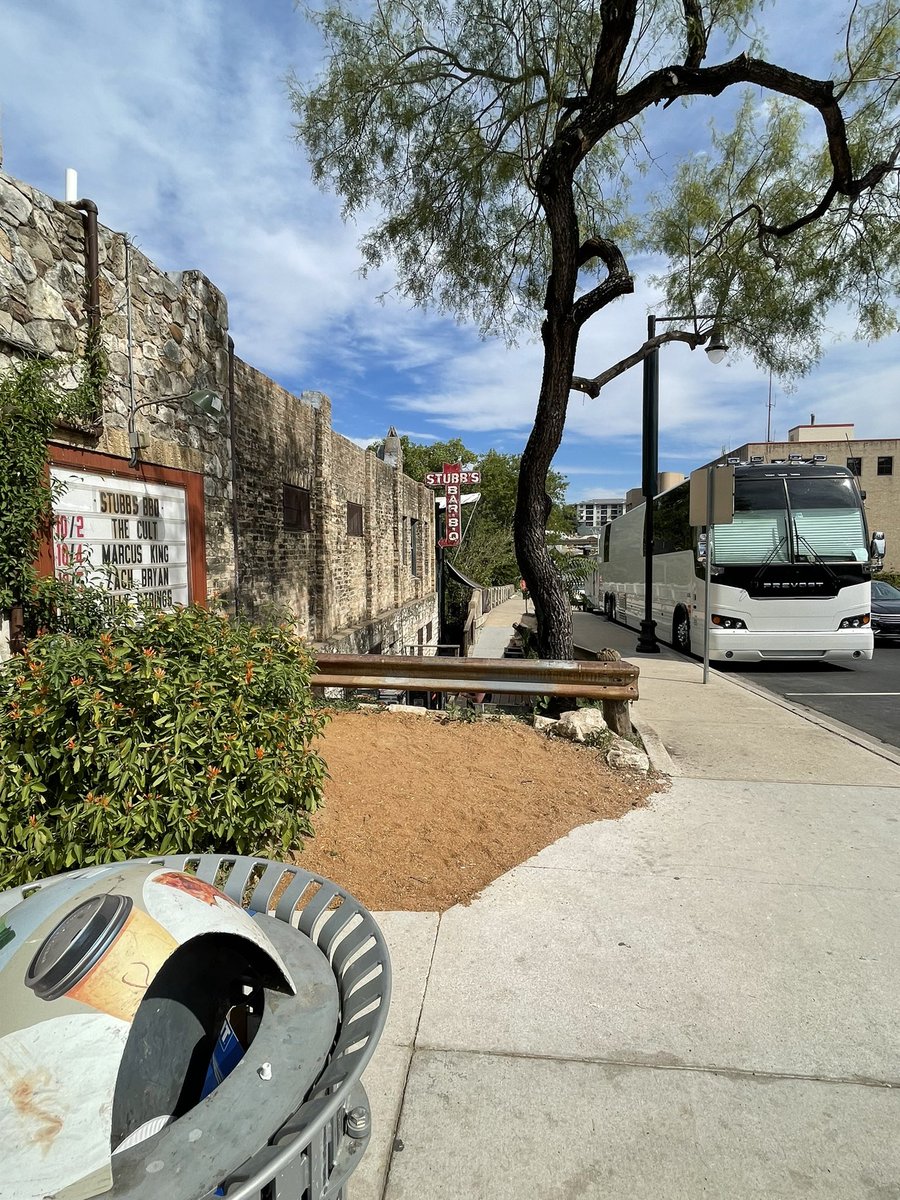 Zap_City13's tweet photo. @officialcult Ready to go in #Austin at @StubbsAustin ! Legendary venue, transcendent band, beautiful evening, it's going to be a great night! And staying just one block away from Stubb's! @TheBillyDuffy @ASTBURY @officialcult #BadFun 🔥🔥🔥 https://t.co/xAsYsyAA4X