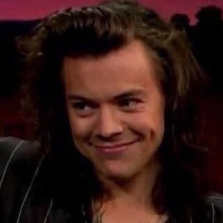 teaandfrozenpea's tweet image. 1. He wore a bluegreen Larry outfit for Apple interview. Wearing somthing Louis related to present your album, not for the first time huh?!