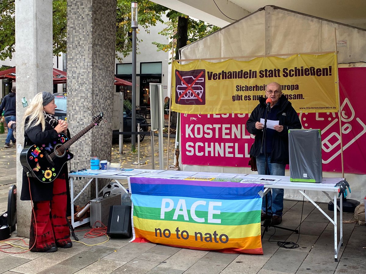 DannyJuneSmith's tweet photo. Friedensmahnwache dezentraler Aktionstag der Friedensbewegung mit der #HanauerFriedensplattform https://t.co/CROI4EZkFq