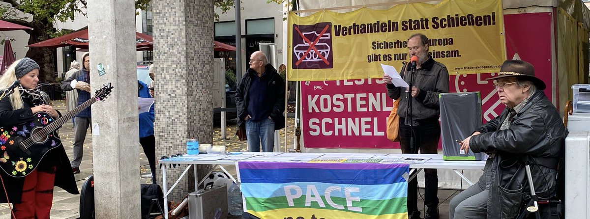 DannyJuneSmith's tweet photo. Friedensmahnwache dezentraler Aktionstag der Friedensbewegung mit der #HanauerFriedensplattform https://t.co/CROI4EZkFq