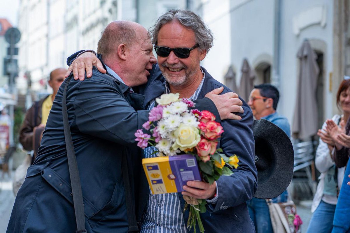 Zwanzig4M's tweet photo. 20:IV Gorzolla´s Tacheles: ⚖️ Der "Präzedenzfall" Ronny Weikl | 03.10.2022

Im Gespräch:  Bettina Gorzolla und Dr. Ronald Weikl! Facharzt für Frauenheilkunde u. Geburtshilfe, Praktischer Arzt auch für Naturheilverfahren.
➡️ Montag, 03.10.22 auf 20:IV und 20:04 Uhr https://t.co/UIizBztzcf