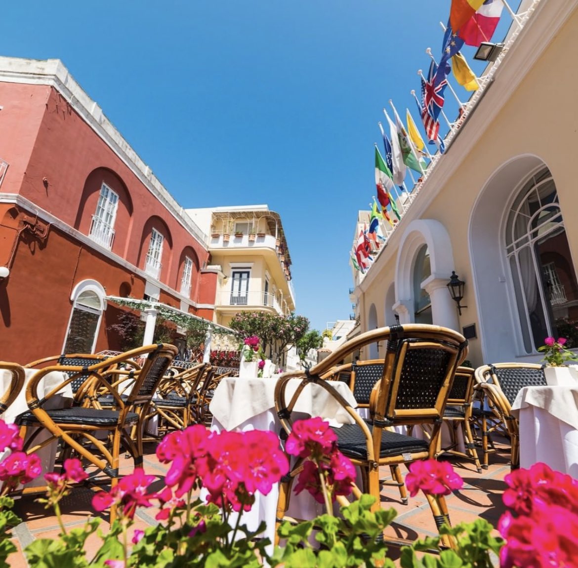 VISUALIZE yourself here! You are having coffee in this beautiful picturesque square in Capri Italy. Now take action! Connect with us and reserve your spot today! Italy for $178 USD a day is unheard of.
#travel #travelitaly #healthyhabits #soberlife #sobertravel #alcoholfreetravel