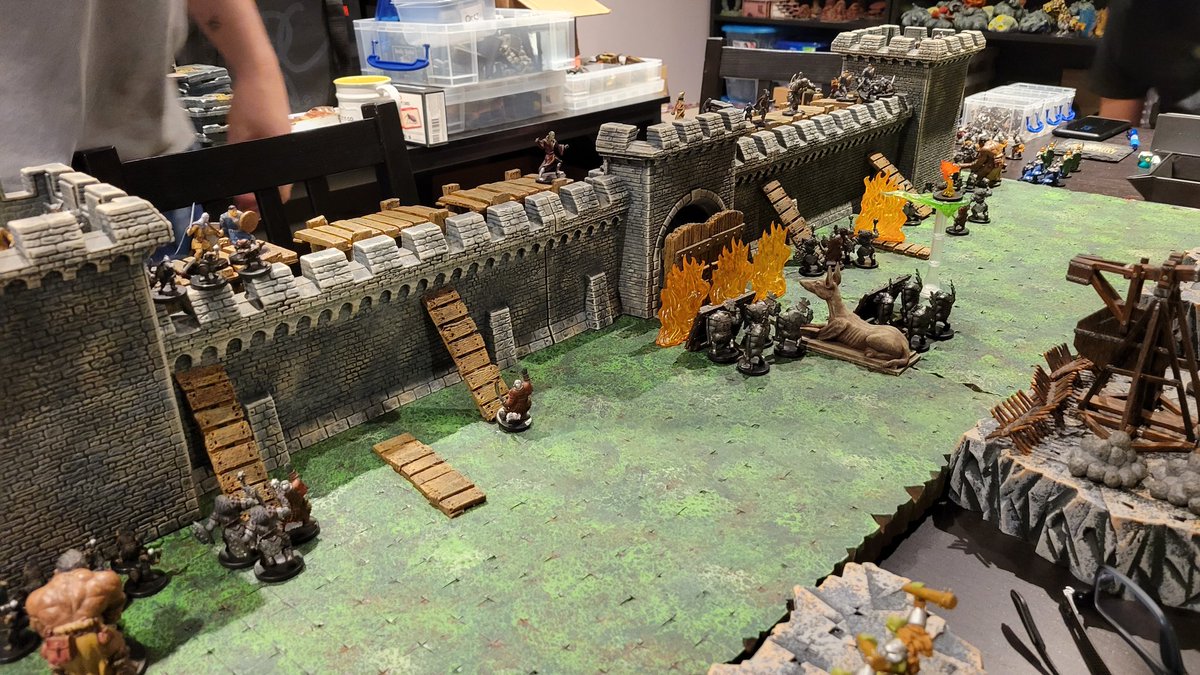 Kitsaitos's tweet photo. The siege of Fort Pegasus has begun!
#dnd #dungeonsanddragons #castlesiege #walloffire https://t.co/HkoTNoTHCY