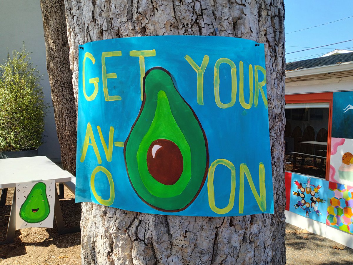 cookiesinheaven's tweet photo. #AvoFest in #Carpinteria today. They go a little crazy about those little green gobs of goodness. But, I can dig it! https://t.co/hoPVJDnHOY
