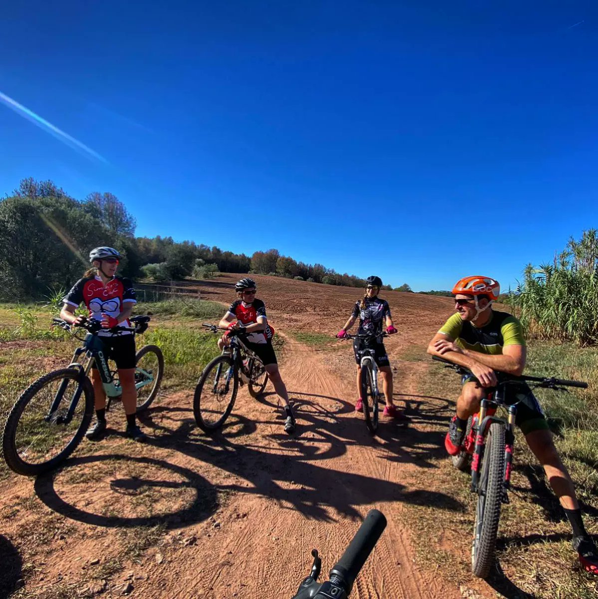 RibasMarc's tweet photo. Avui mati de guiatge per #FestaPaisatgesBCN un dia que ha estat un regal. Bages, natura i vi. Que més podem demanar? @dopladebages @bagesturisme @parcdelasequia @masdelasala #bcnmoltmes https://t.co/r00xs2n1tC