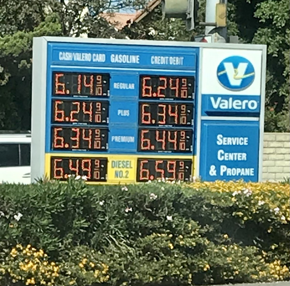 Zigmanfreud's tweet photo. Didn’t our president just brag on @60Minutes that he somehow brought gas prices down?!

How the hell is this not THE campaign issue nationally, and how in God’s name is King Newsom running effectively unopposed here in an environment which should get him absolutely clobbered?!
😡 https://t.co/QEvWgtiTTj