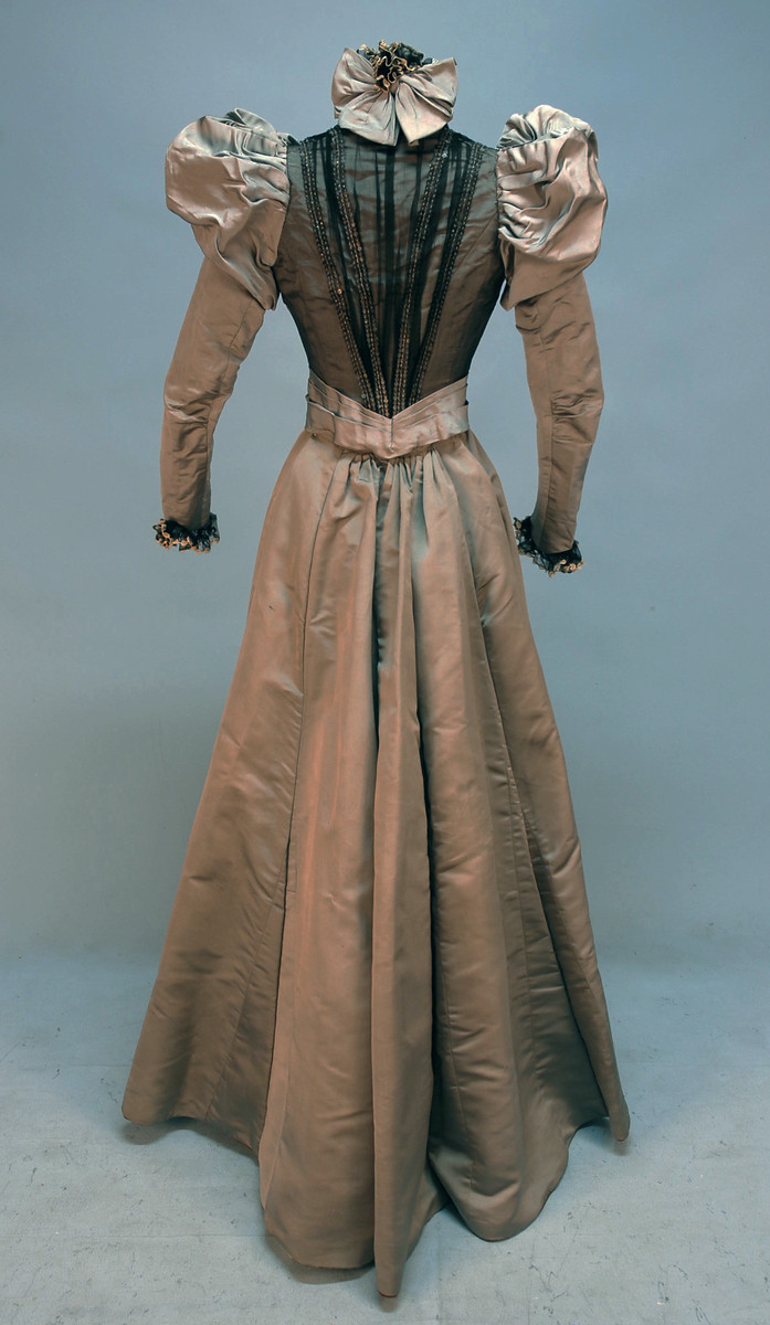 wikivictorian's tweet photo. Day dress, 1890s. Whitaker Auctions. https://t.co/R9eztjx9vs