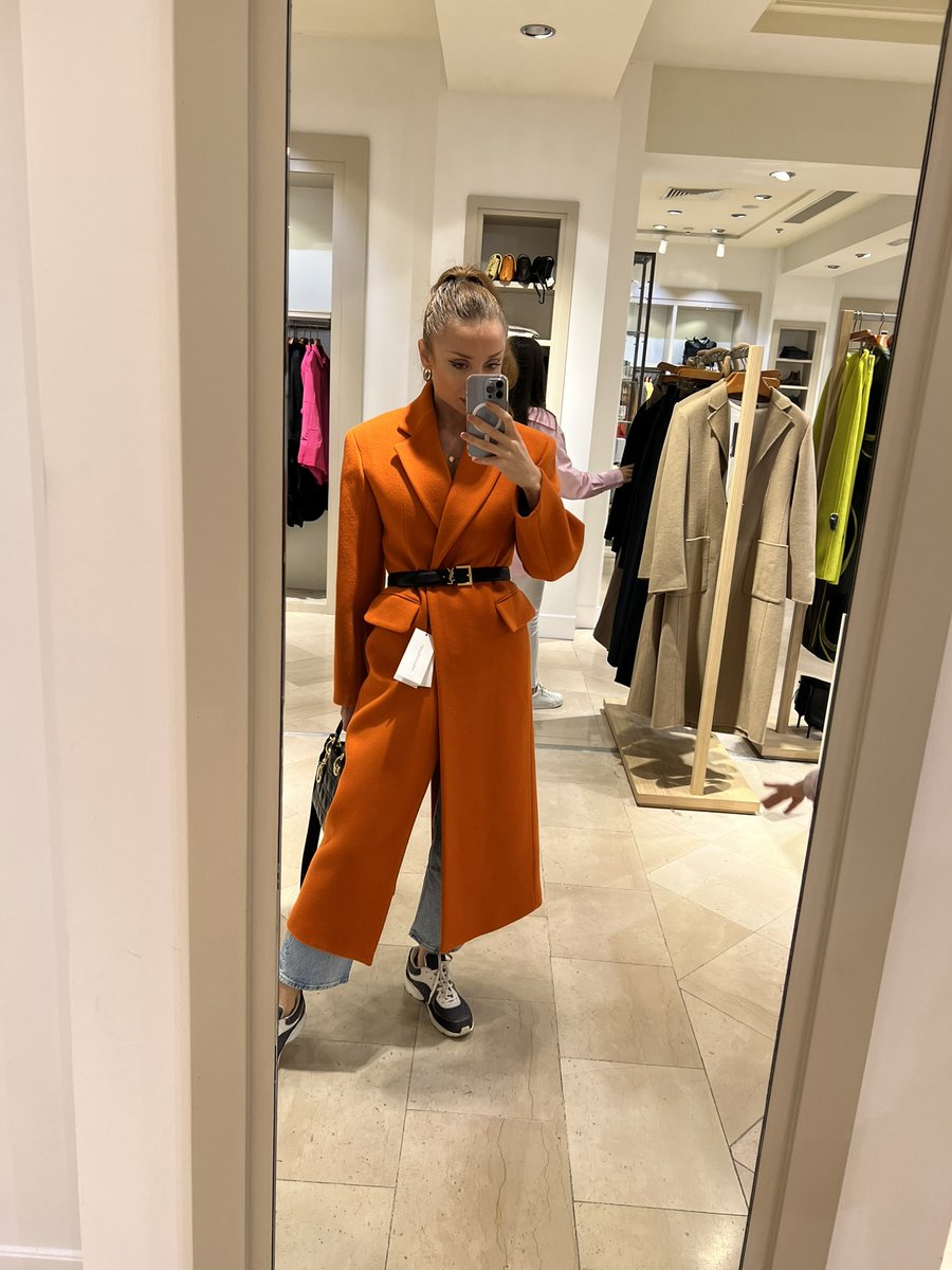 Anayysmfc's tweet photo. I cant breathe with this style, but orange? https://t.co/Eo0j8kIRoO