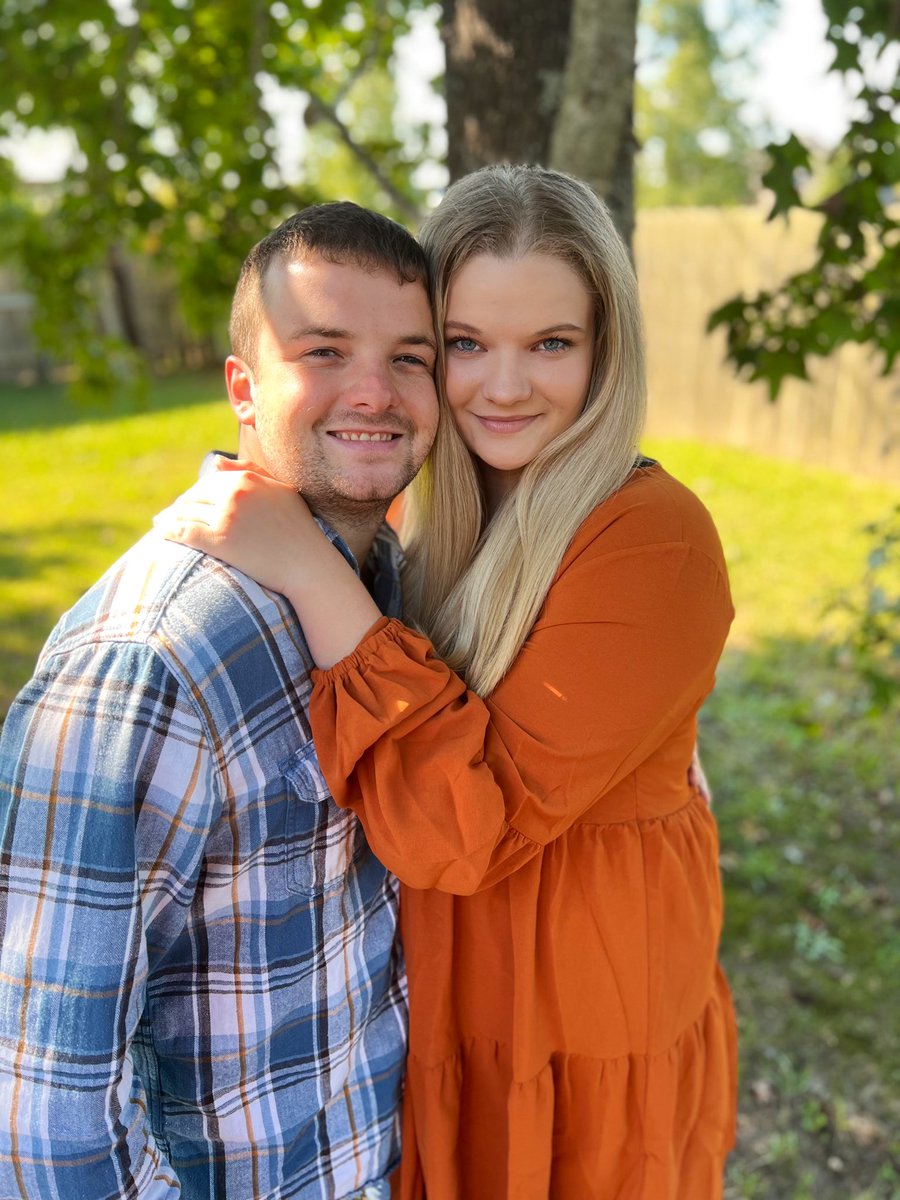 scjohnson0's tweet photo. took some fall pics today with my handsome mann 🍂🧡 https://t.co/qZGX8QTrJF