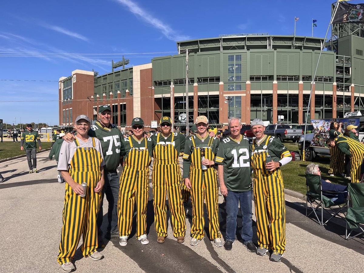 RonJohnsonWI's tweet photo. Great afternoon at Lambeau Field!

#GoPackGo https://t.co/r7gkMgMqPc