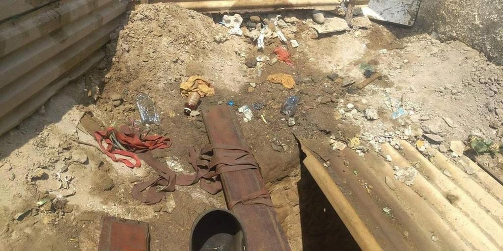 معالي النائب العام فضيلة القاضي قاهر مصطفى المحترم  
  تحية طيبه وبعد ،،، 
الموضوع شكوى على تهريب وسرقة مازود وديزل كهرباء الكهرو حرارية 

إشارة إلى الموضوع أعلاه نتمنى منكم فتح ملف تحقيق في قضية تهريب وسرقة ديزل ومازود #كهرباء_عدن ،
كما هو موضح في  الصور #يتبع