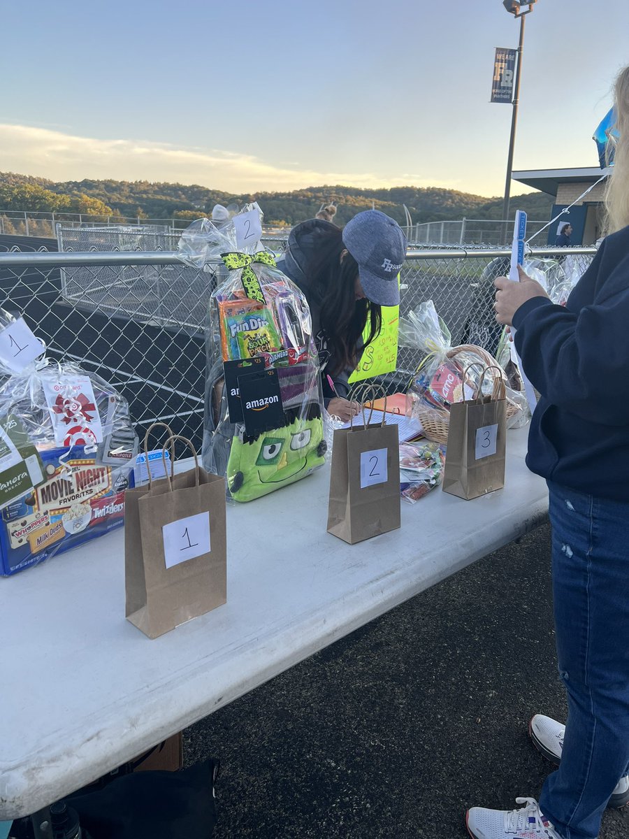ErinLorenz777's tweet photo. It’s been a long week, but i wanted to take a second to thank this awesome community for helping us raise over $1500 for Joe and his family, in just a few hours during the FR soccer game the other night! I detest cancer, but I love all of you for stepping up🙌😍😆#joestrong 💪💪 https://t.co/6HEFu7SGtT