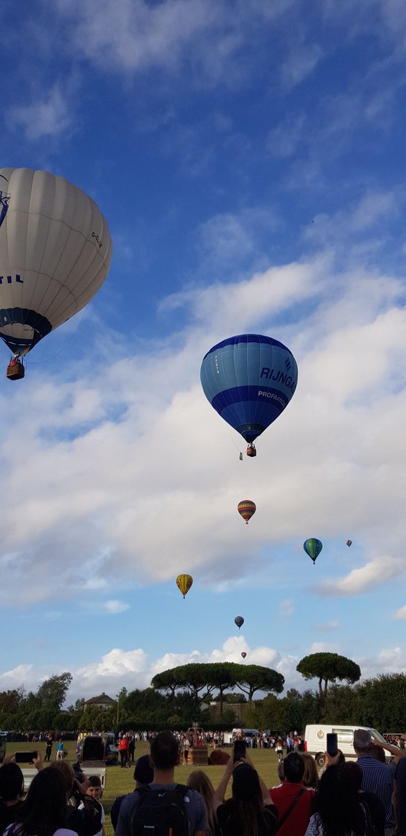 lucamun's tweet photo. #festivaldellemongolfiere #paestum #baloon https://t.co/QQJQpcwbdS
