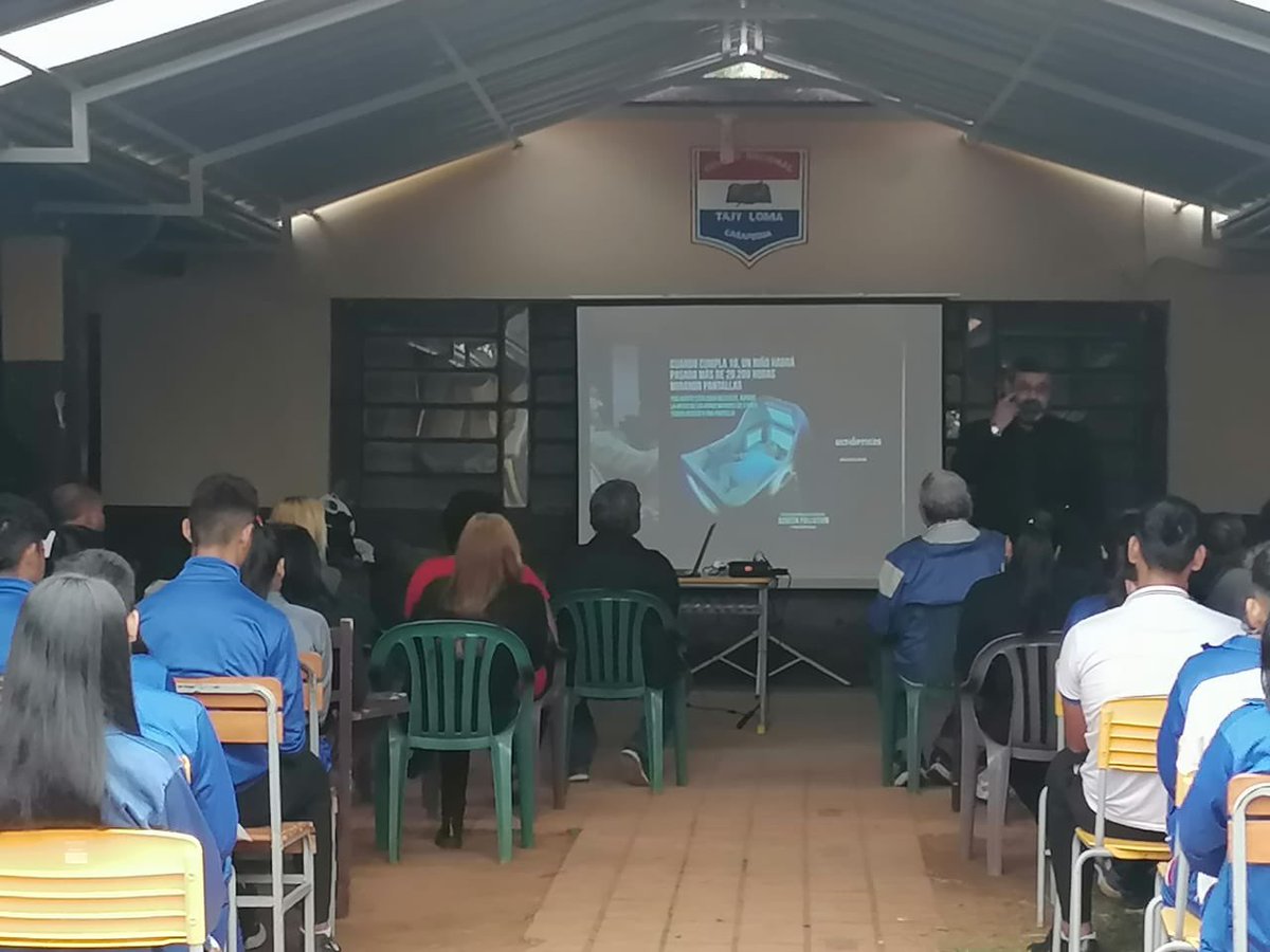 IsocPy's tweet photo. #Ciberseguridad para padres y alumnos. Riesgos y #Ciberadicciones en #Internet en el Col. Tajy Loma. #RedesComunitarias https://t.co/dHrdYKmZ4l