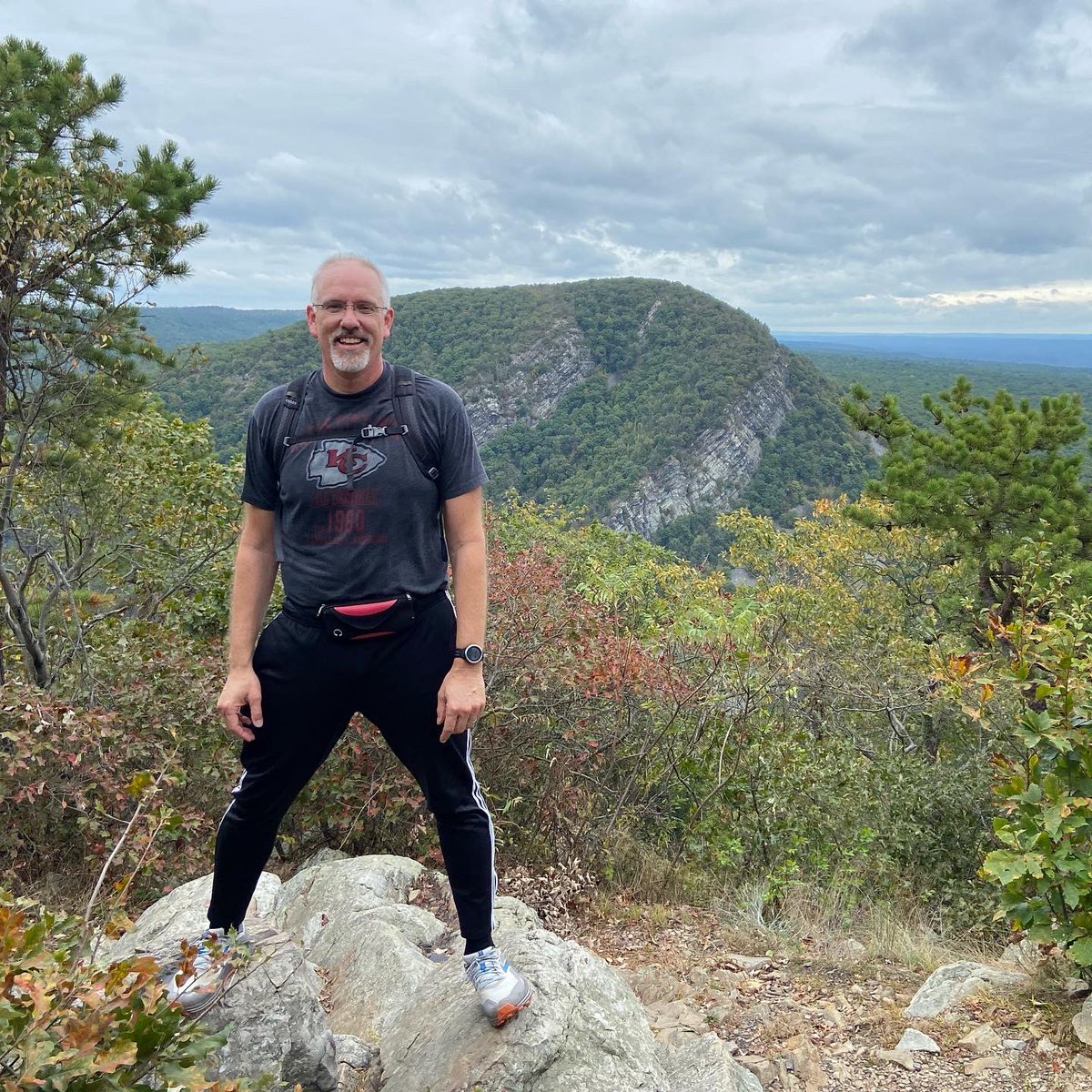 DerekVreeland's tweet photo. I hiked up to the top of Mt. Minsi on the Appalachian Trail today. 59° and breezy made for a good hike. #appalachiantrial #dayhike #mtminsi #delewarewatergap https://t.co/RPkbM4UTS4