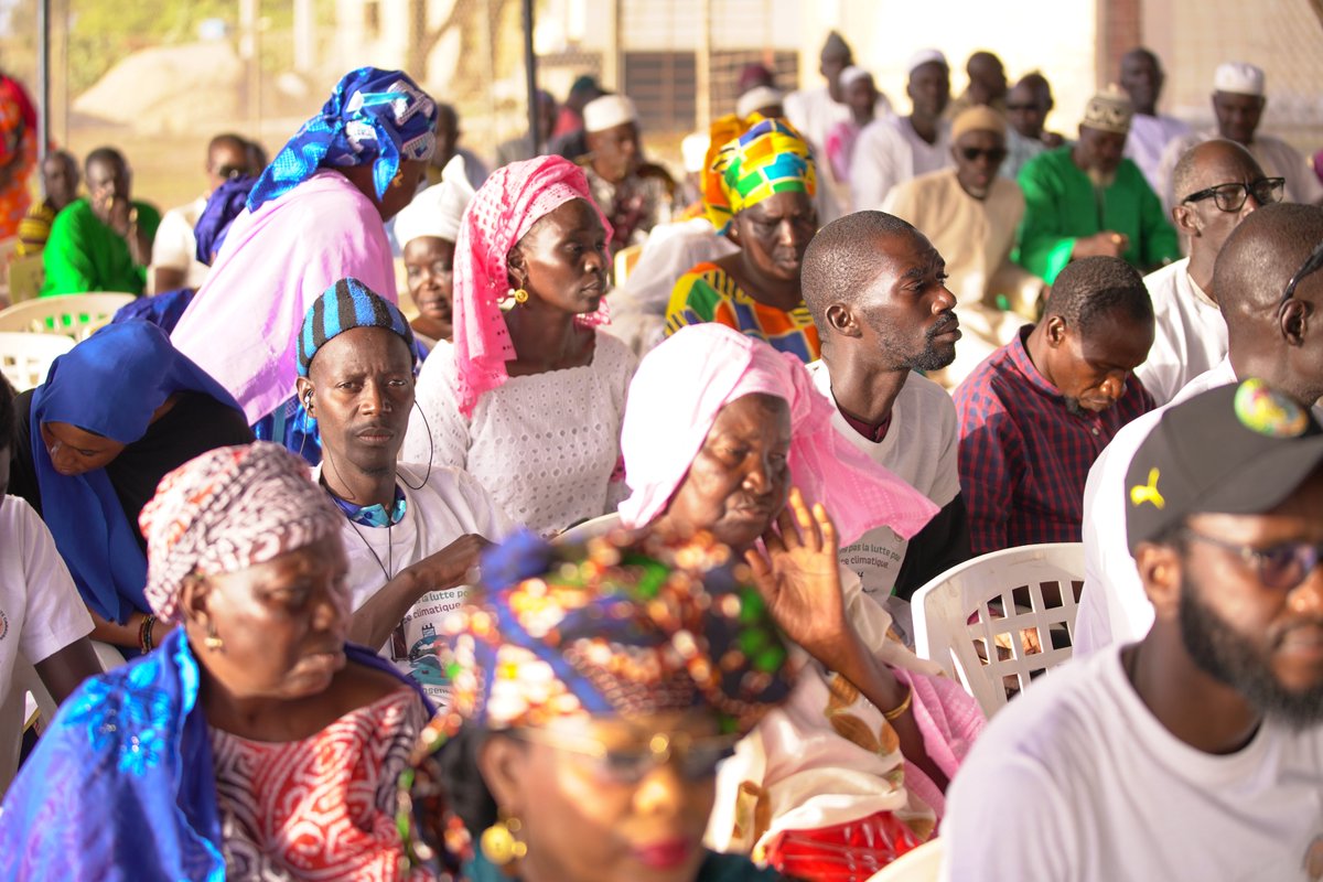 OxfamAuSenegal's tweet photo. ECHOS DE LA #CaravaneTambour vers la #COP27. A la rencontre des déplacés climatiques de la région de #SaintLouis. Pour ces populations, le changement climatique n'est plus une bombe à retardement, l'explosion a déjà eu lieu ! Faisons entendre leur voix 📢 https://t.co/ZY4NStfd6S