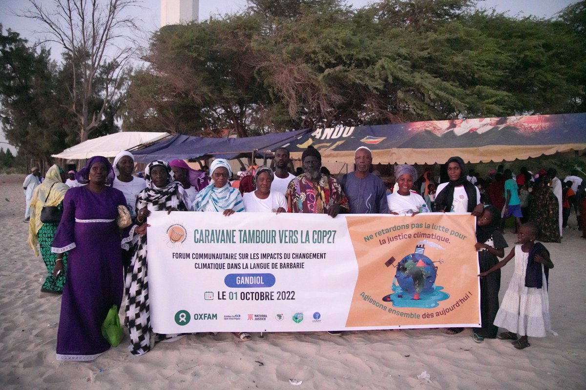 OxfamAuSenegal's tweet photo. ECHOS DE LA #CaravaneTambour vers la #COP27. A la rencontre des déplacés climatiques de la région de #SaintLouis. Pour ces populations, le changement climatique n'est plus une bombe à retardement, l'explosion a déjà eu lieu ! Faisons entendre leur voix 📢 https://t.co/ZY4NStfd6S