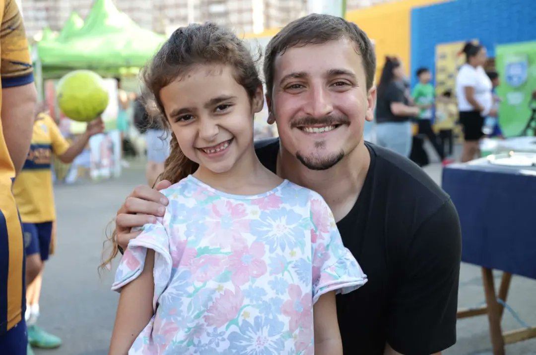 AleChornobroff's tweet photo. Seguimos compartiendo hermosas tardes de domingo junto con lxs vecinxs de cada barrio de #Avellaneda

El #OrgulloDockSud tuvo entretenimiento para los más peques, foodtrucks, actividades para toda la familia y un cierre inolvidable con el show de Los del Fuego. https://t.co/X4a1A5Yd4D