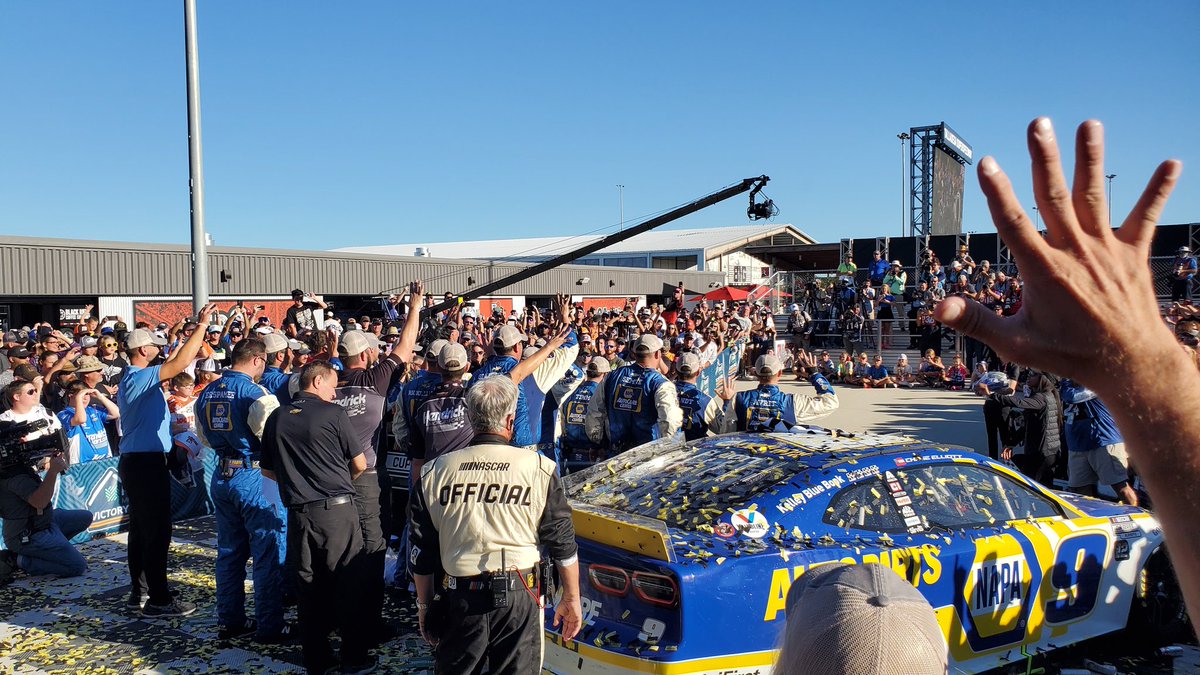 NAPARacing's tweet photo. RT to join us in congratulating @chaseelliott and the NAPA No. 9 team on victory number 🖐 on the season! 🙌 Locked in to the #NASCARPlayoffs Round of 8! 🏁 #TeamNAPA #di9 https://t.co/yqlDhRTMSE