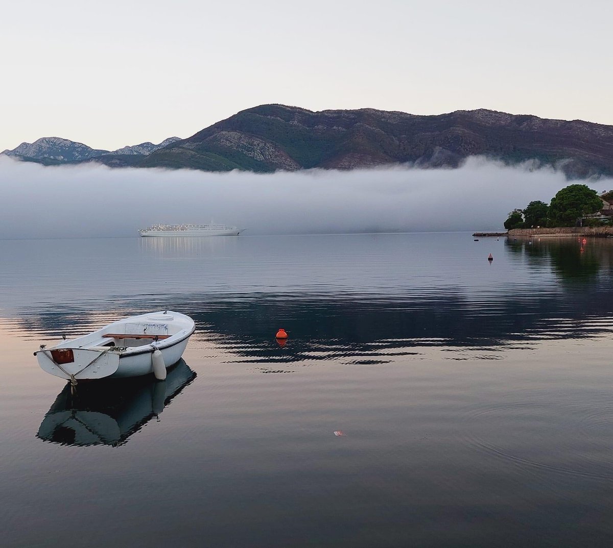 dondojovo's tweet photo. #Bonaca 
#BokaKotorska https://t.co/JzBNINDiwP