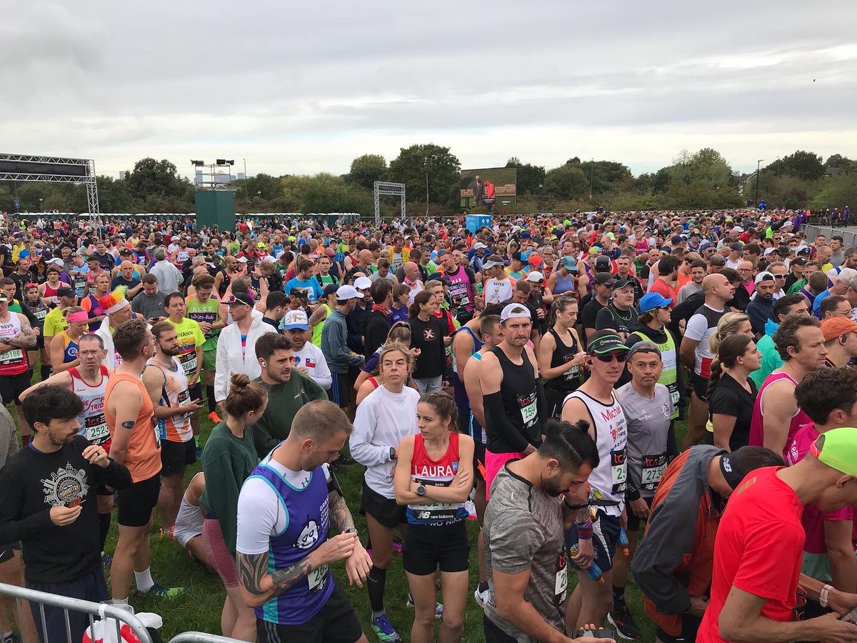 Dawnieatkin's tweet photo. Today we three @LewishamMayores got to wave the flag for the Green start @LondonMarathon incredibly moving. A huge shout out to Verity who was in tears before the start, I had to go &amp; hug her. Hoping you made it, she was running for @MiscarriageA https://t.co/5oDc86JsDe