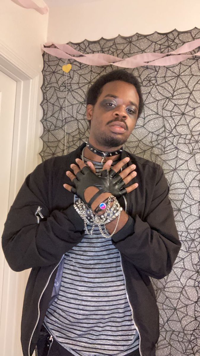Ziggykingstrong's tweet photo. This was Euphoria themed I’m just… whew🥵 makeup creds:@take_that_L_boi  #viral #Euphoria #BlackTwitter #black #bi #bifurious #mood #Trending https://t.co/l5BgxQecVZ