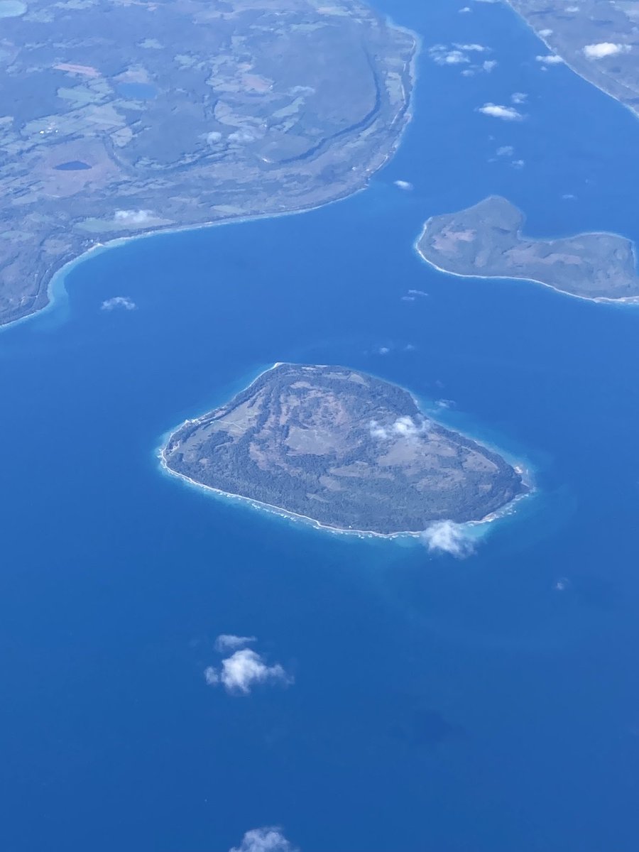 30 000 of the 35 OOO islands of the #Greatlakes are in Lake Huron. And it was a great ✈️ over this morning.