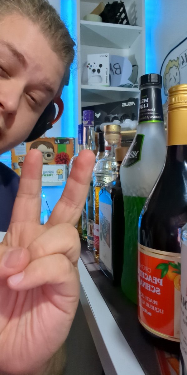 SyncWithSam's tweet photo. Jme suis couché a 4h en écoutant la rediff du #cacamp jfais un pti live bonus pour oublier la fatigue, on vas finir par le faire notre jeu :) https://t.co/azR2DQLN0P