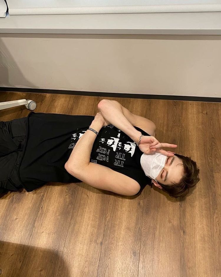 happy birthday, kuya! i hope you tigil going tanda muna :p enjoy your day!