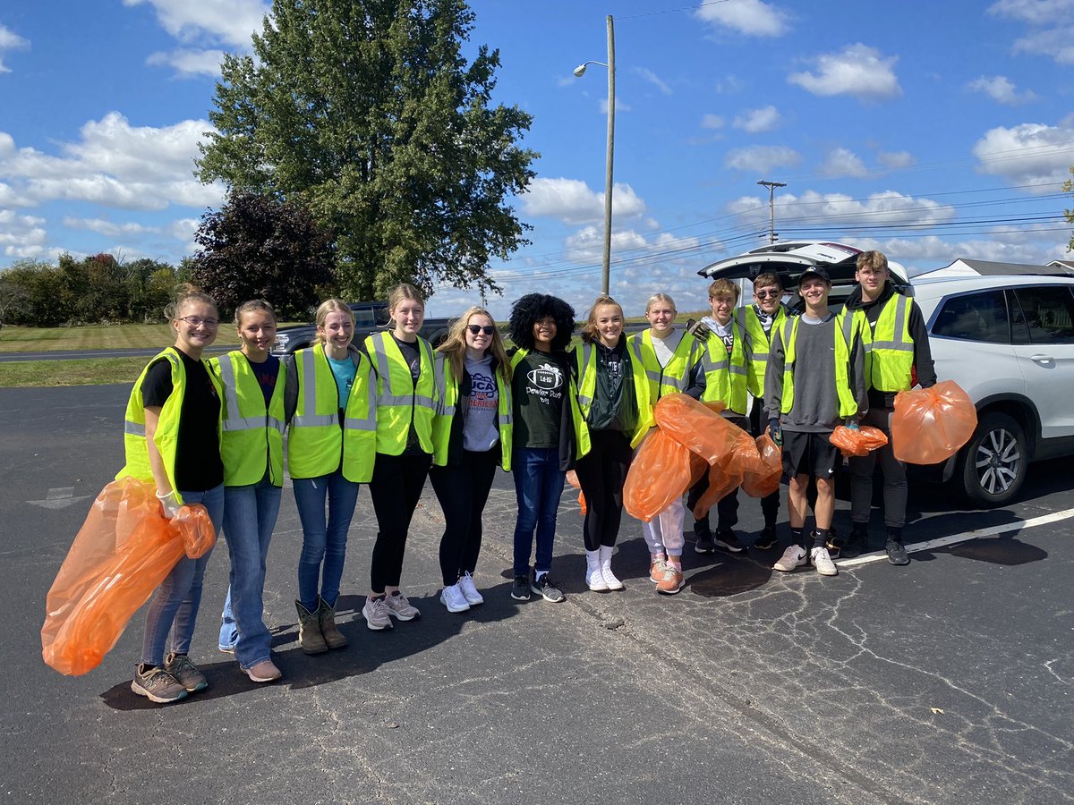 LhsHonor's tweet photo. Beautiful day for Adopt A Highway 🛣 https://t.co/zk7CWRBL5o