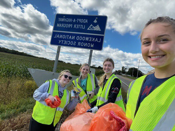 LhsHonor's tweet photo. Beautiful day for Adopt A Highway 🛣 https://t.co/zk7CWRBL5o