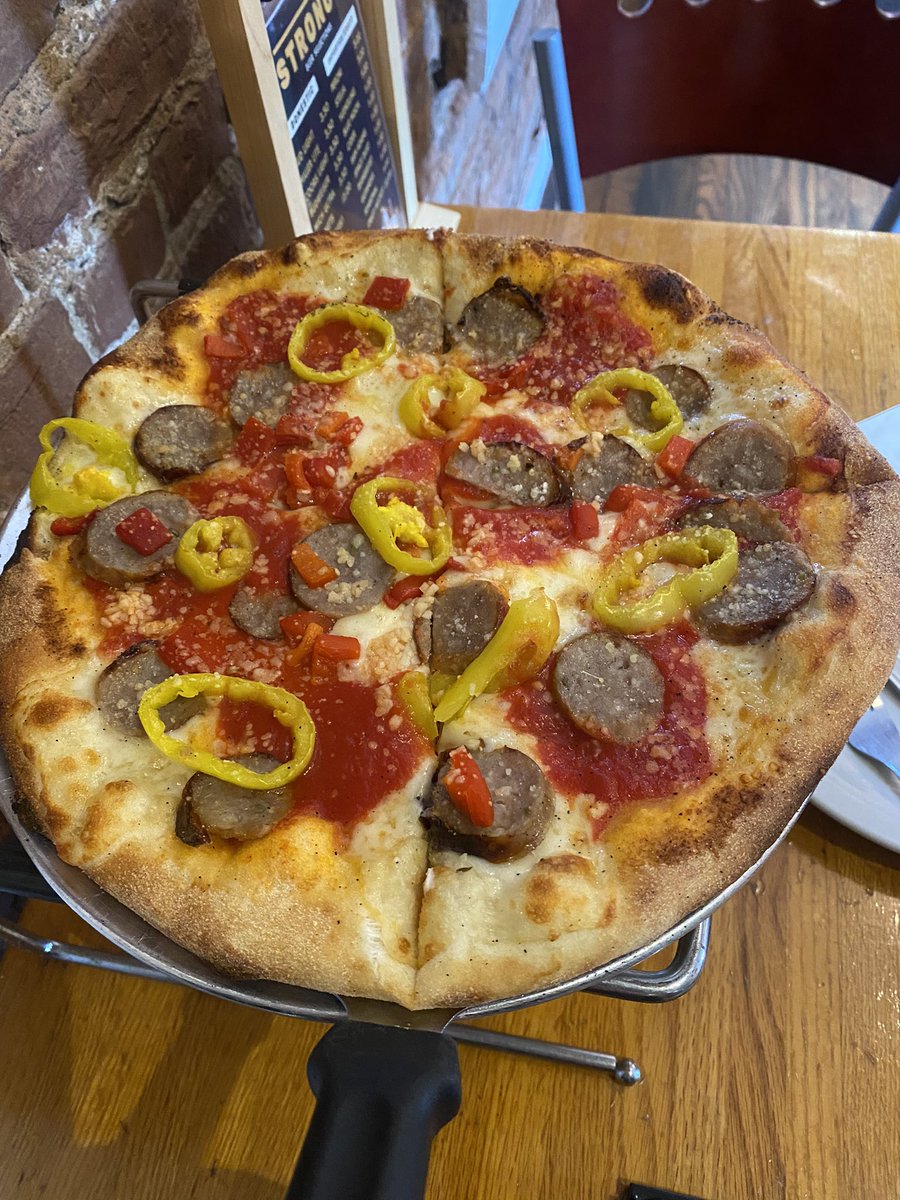 cincygreghoodin's tweet photo. #sundayslide time . Welcome back @strongspizza Newport with a salad for balance , of course . The Cosentino with banana peppers baby . #sundayincincy #dinelocal #eatcincy #cincyeats #cincinnatieats #eatcincinnati #sundayvibes https://t.co/tVySj9viao