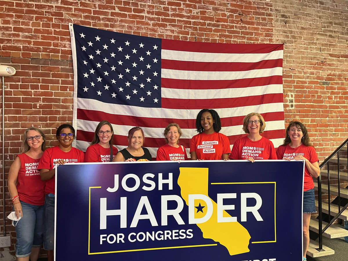 Worried about democracy? Me too!

Take action & volunteer every week! Just 5 weeks til Election Day🇺🇸

12 @MomsDemand volunteers knocked on doors in Stockton, CA and talked to voters about re-electing #GunSenseCandidate Congressman @JoshHarder! #MomsAreEverywhere
#WeekendOfAction