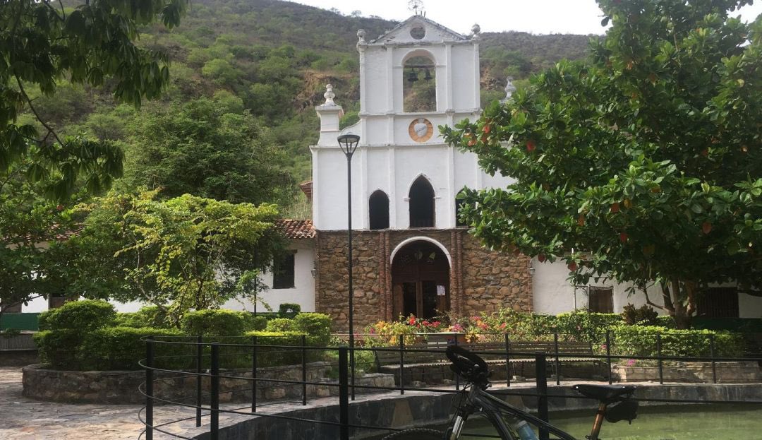 AlfonsoPintoFra's tweet photo. #JordanSube, el municipio donde funcionó el primer peaje de Colombia, celebra hoy 200 años de su fundación. Un lugar mágico donde el tiempo decidió detenerse y otra de las #87Razones para conocer y querer a #Santander https://t.co/FcNmyuDeq1