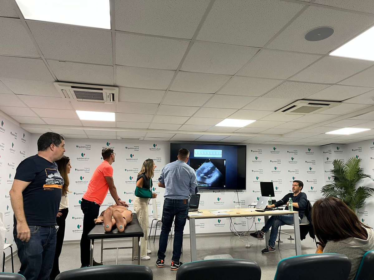 Eco061A's tweet photo. Varios compañeros del #061 asistieron al maravilloso curso de ecocardiografía en paciente agudo,urgente y crítico #Focus impartido por @winfocusiberia en el Hospital Quirón de Málaga. #POCUS convierte a un buen médico en un médico brillante.#nonstoplearning https://t.co/tWE7tJHG5m