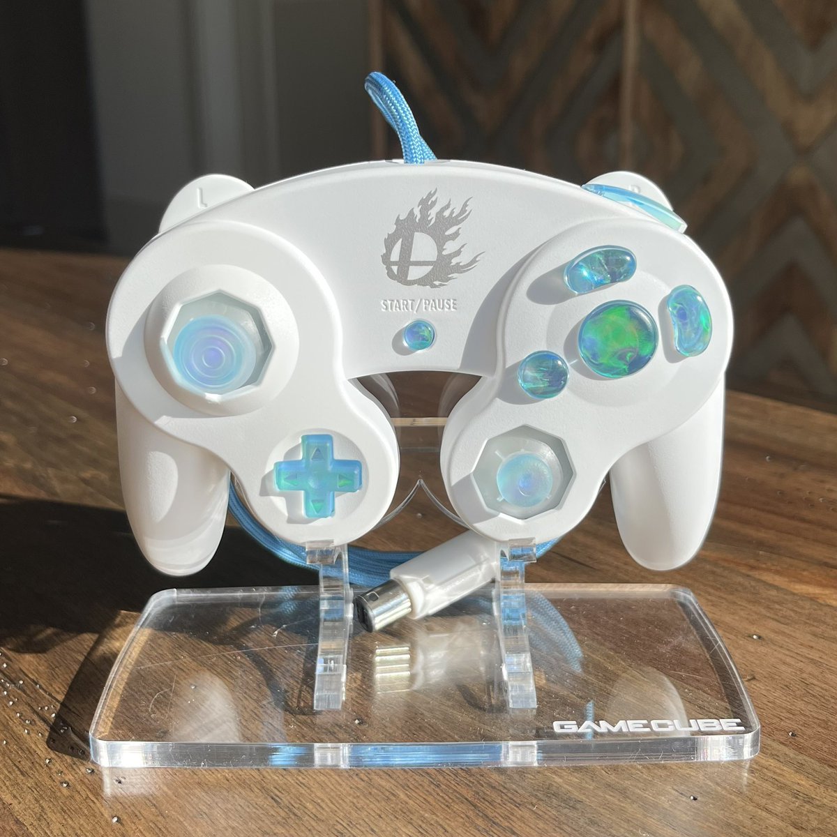 NPGControllers's tweet photo. Commission for @Aquaze1! 
- Paracord cable by me
- @handheldlegend snapback mod 
- Tactile Z
- @selst0r custom buttons and sticks
- @LevCustoms triggers
- Lubed stickboxes and triggers
- PTFE stabilized buttons https://t.co/hpZDsftQZe